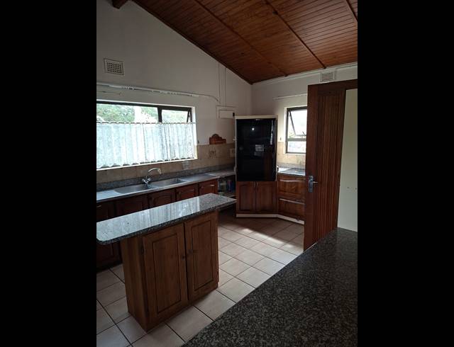 5 BEDROOM FREEHOLD FOR SALE IN UVONGO